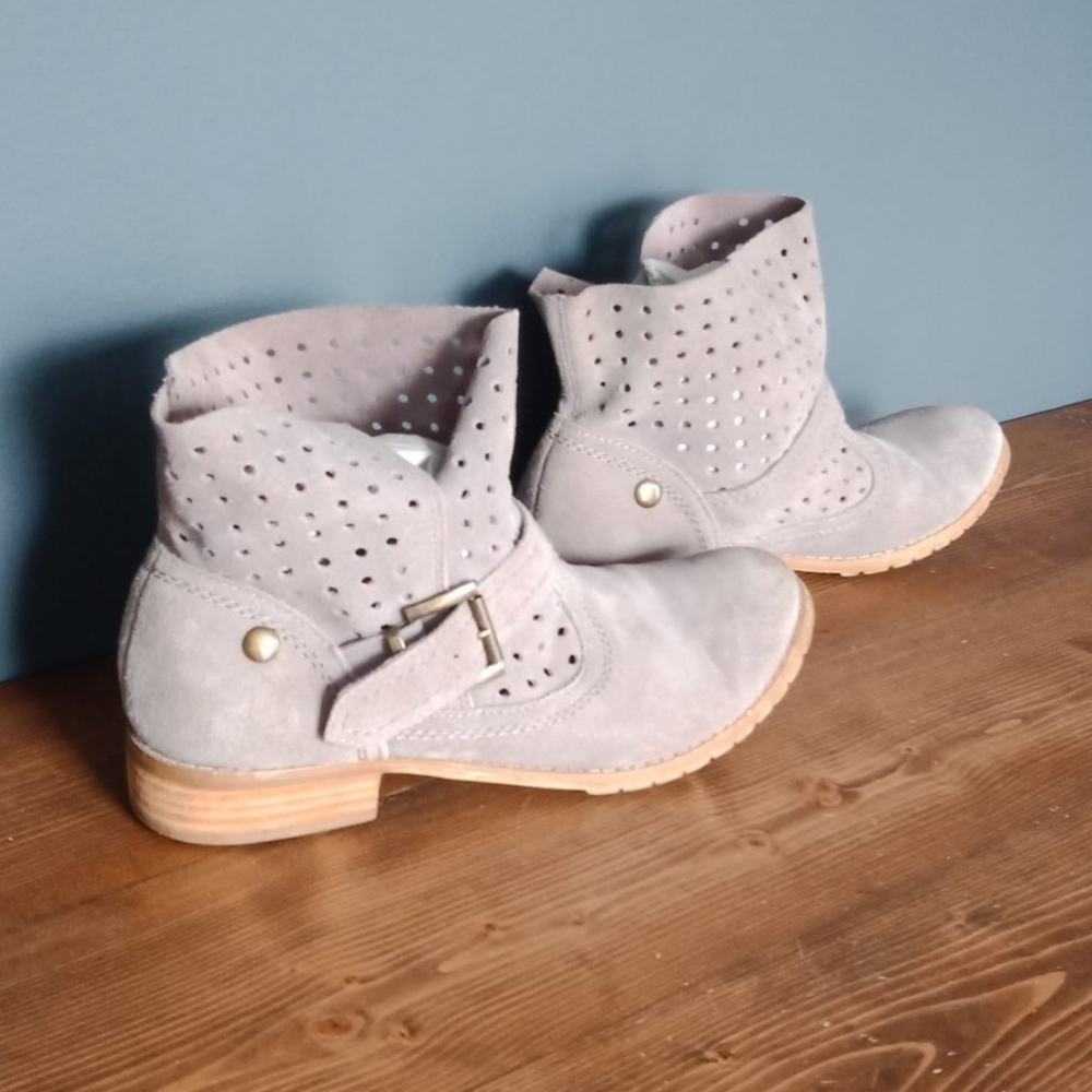 Restricted booties - Picture 11 of 11